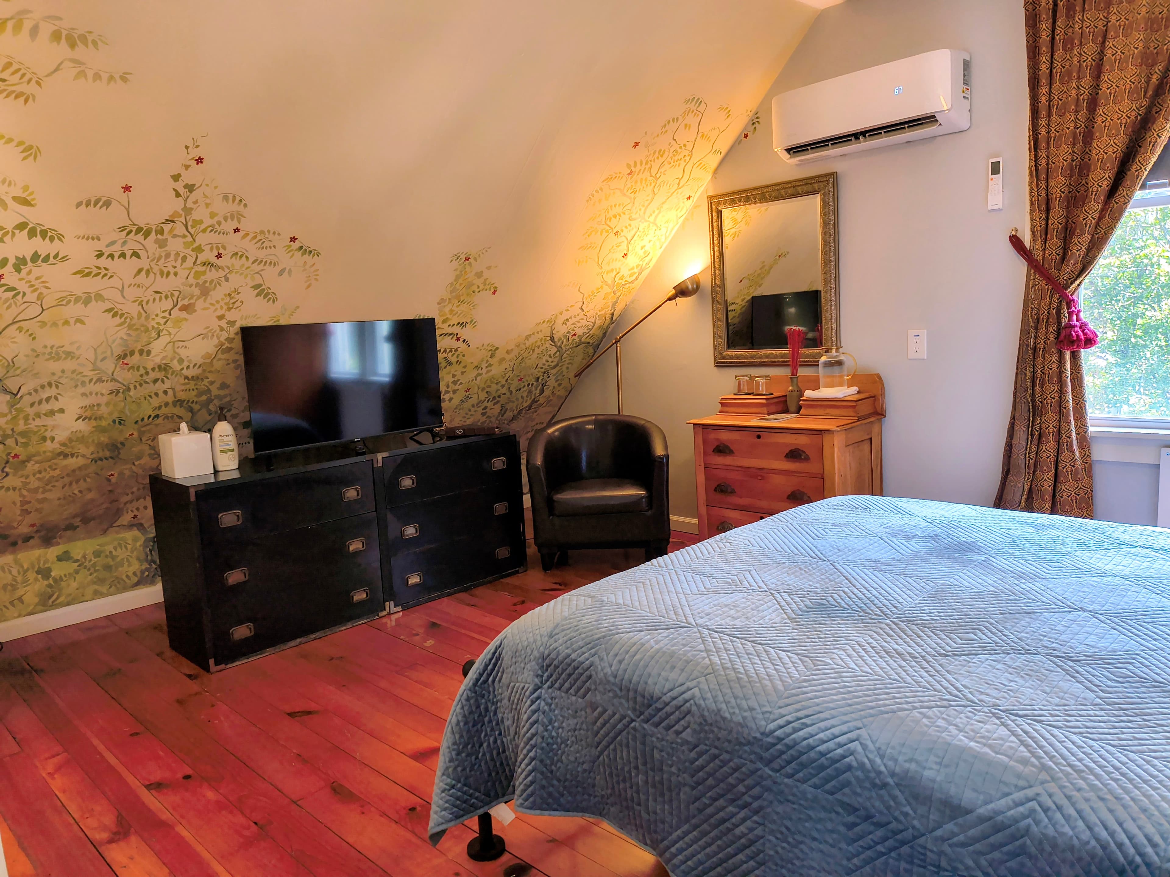 Carmen Room 1